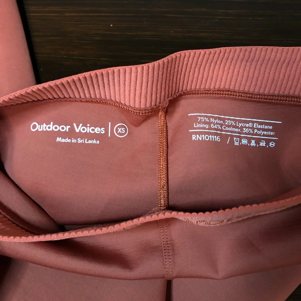 *OUTDOOR VOICES* Smooth 7/8ths leggings - Size XS - Picture 4 of 6